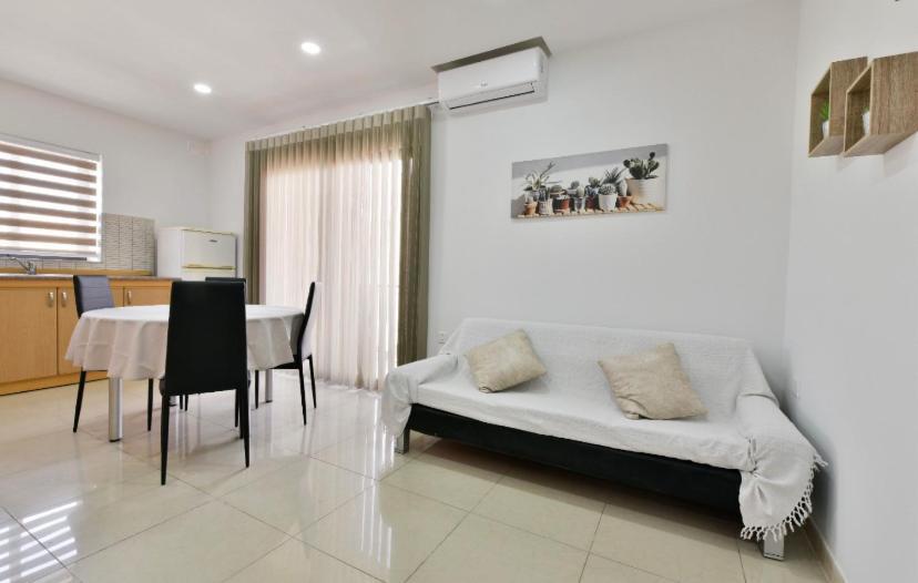 Sea View Apartment บีร์เซบบูจา ภายนอก รูปภาพ